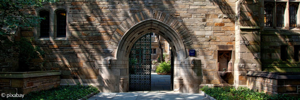 Eingang der Yale Universität 